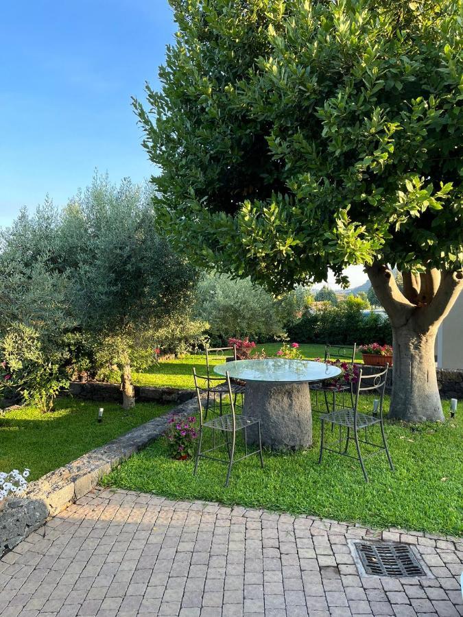 La Casa Dell'Alloro Zafferana Etnea Exterior foto